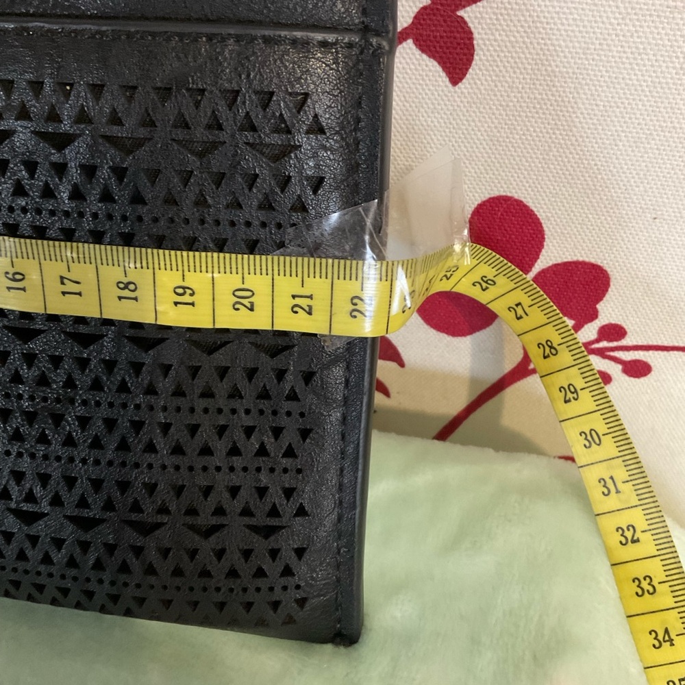 SOLD - PLEASE DO NOT BUY π Collette Leather Look Clutch Purse $15 π - Picture 10 of 12